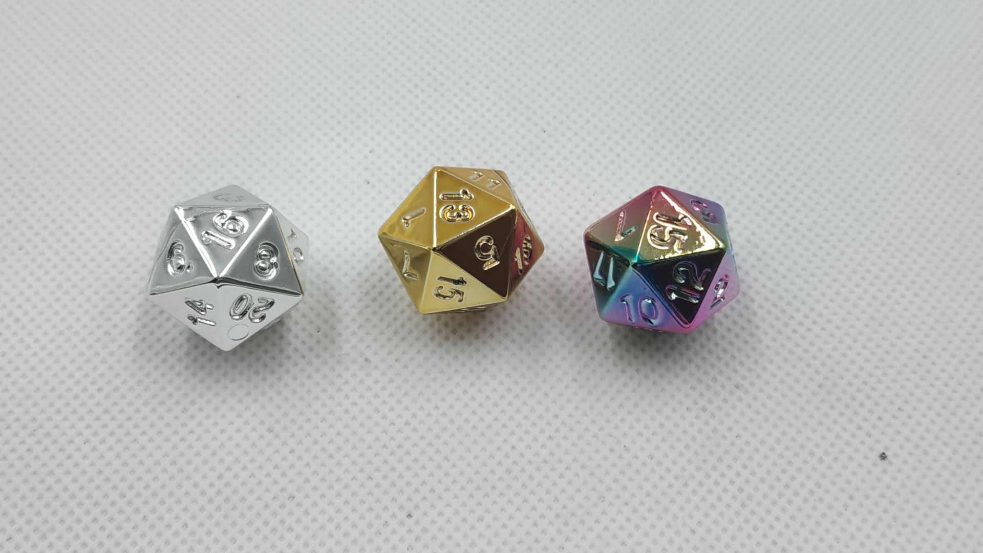 D20 rainbow plating dice